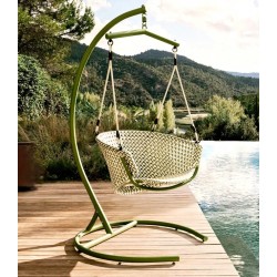 Fauteuil suspendu Aliga en aluminium et rotin vert VeryForma